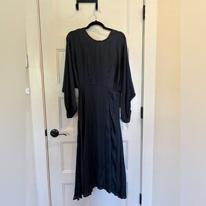 ASTR the Label Marin Long Dolman Sleeve Dress - NWT - Size M